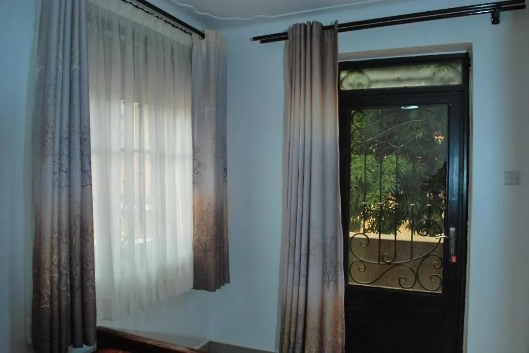 Jacuzzi City Home Kampala 0*,